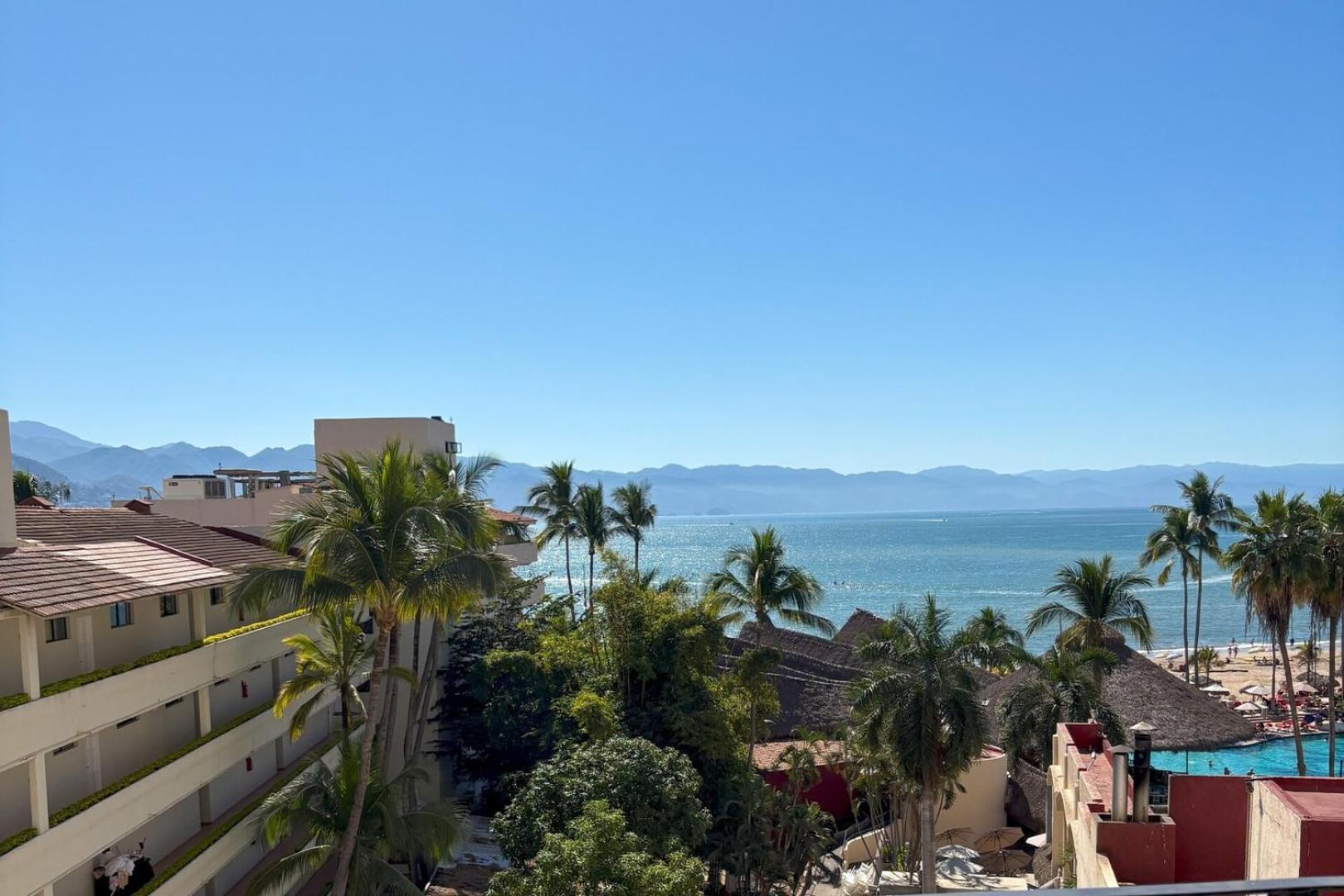 Partial View, Wifi & Amenities! Holiday home
