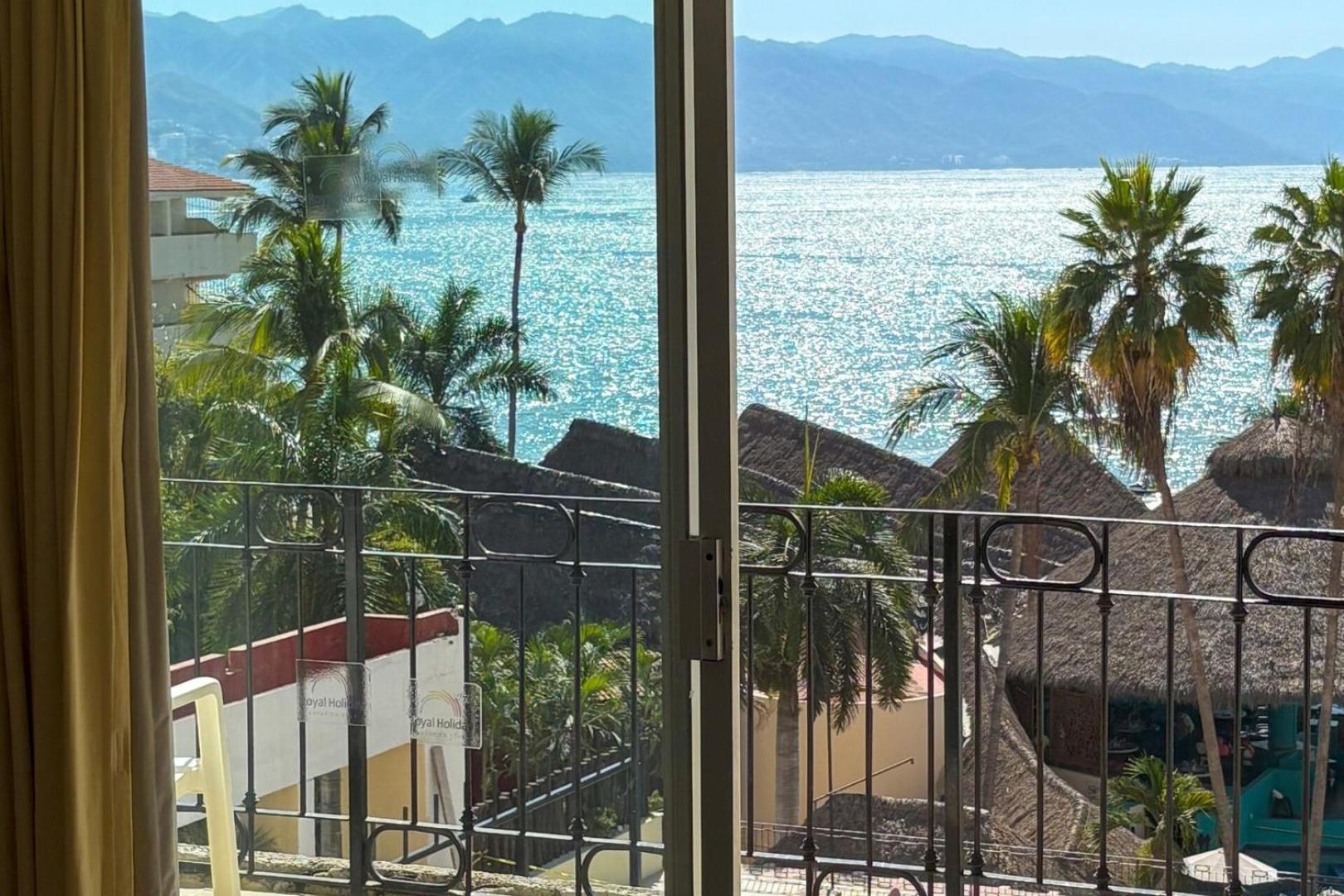 Partial View, Wifi & Amenities! Holiday home